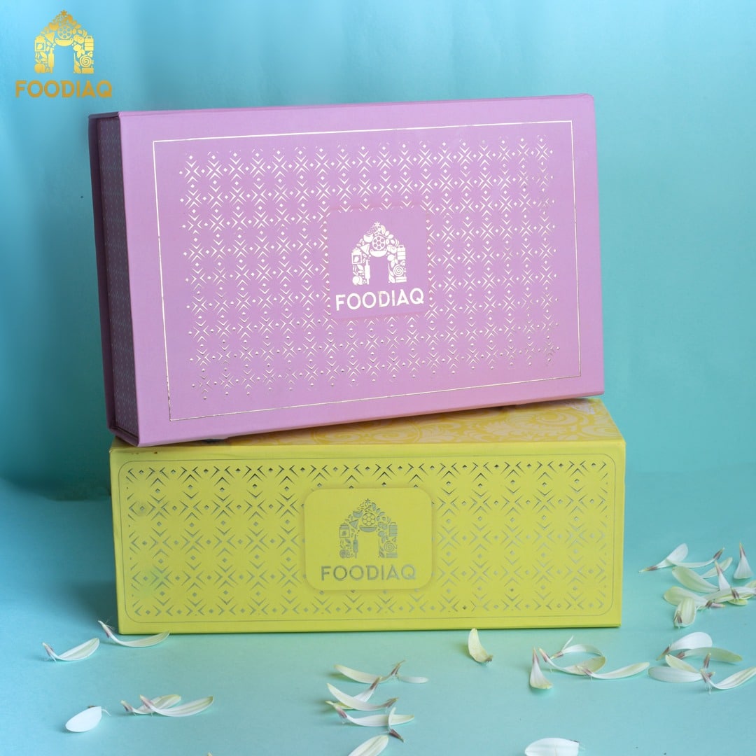 Peri Peri Mathri & dryfruit laddu Hamper