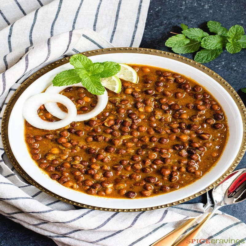 Kala Chana Masala & Chapatis