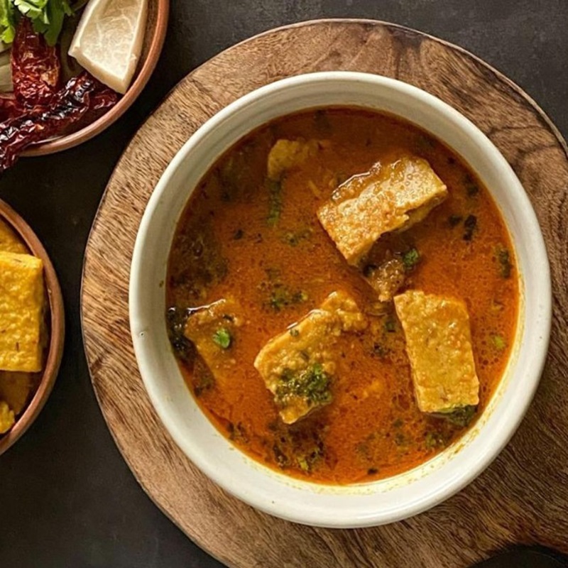 Patolyachi Bhaji & Chapatis